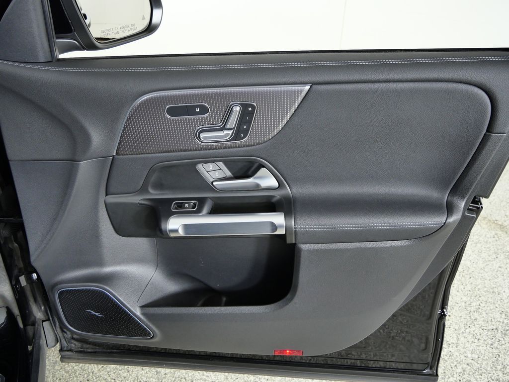 Thumbnail: 2022 Mercedes-Benz EQB - 20