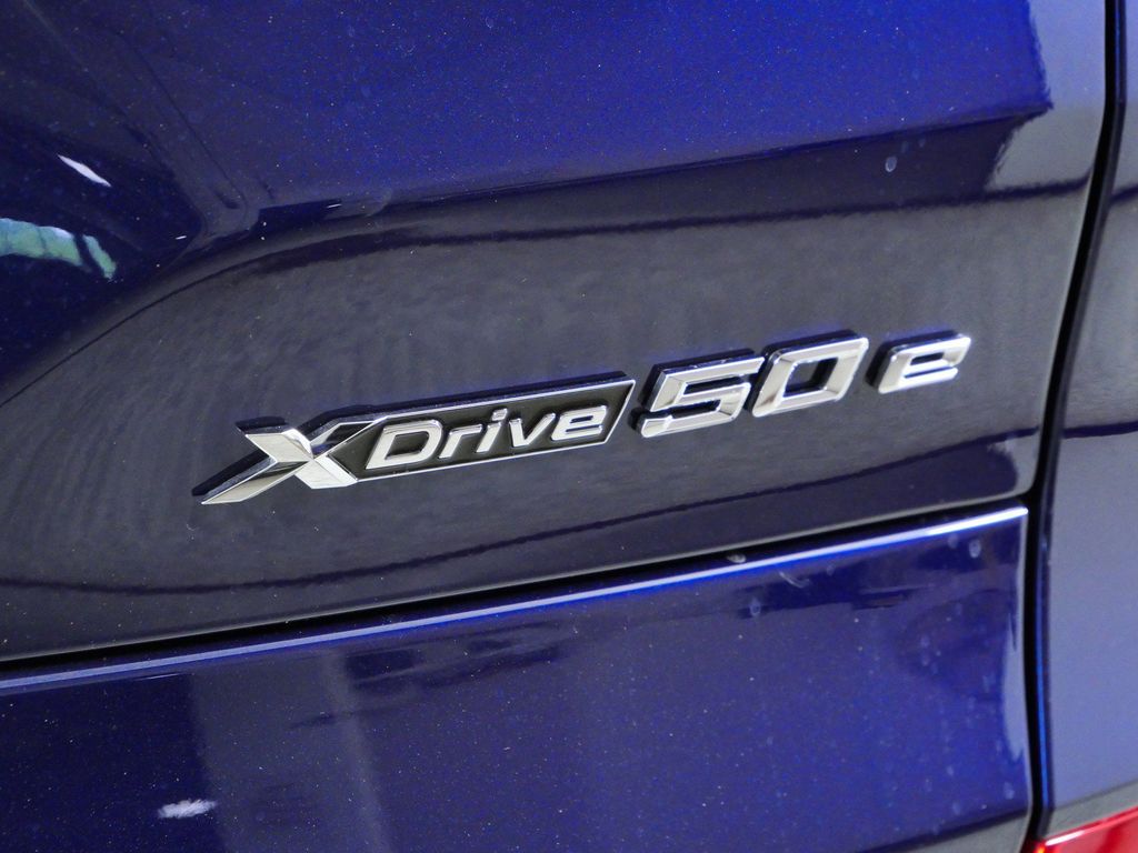 Thumbnail: 2026 BMW X5 - 11