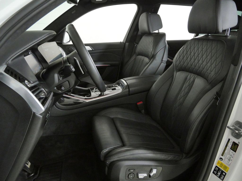 Thumbnail: 2022 BMW X7 - 37