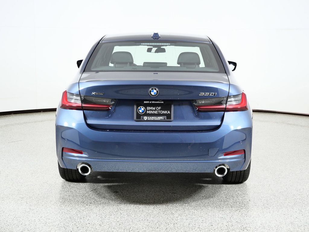 Thumbnail: 2026 BMW 3 Series - 10