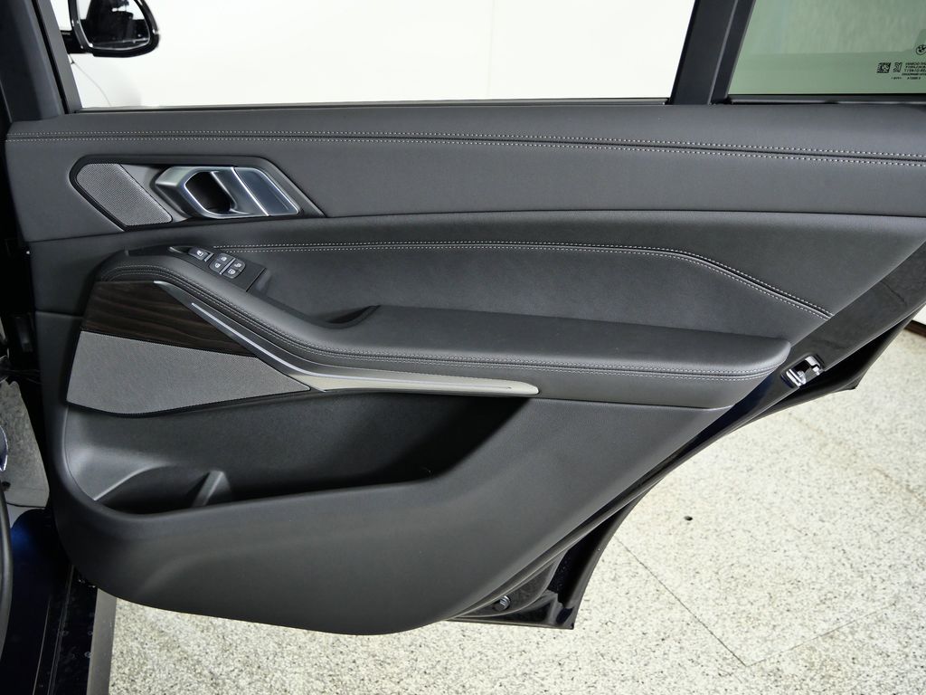 Thumbnail: 2026 BMW X7 - 25