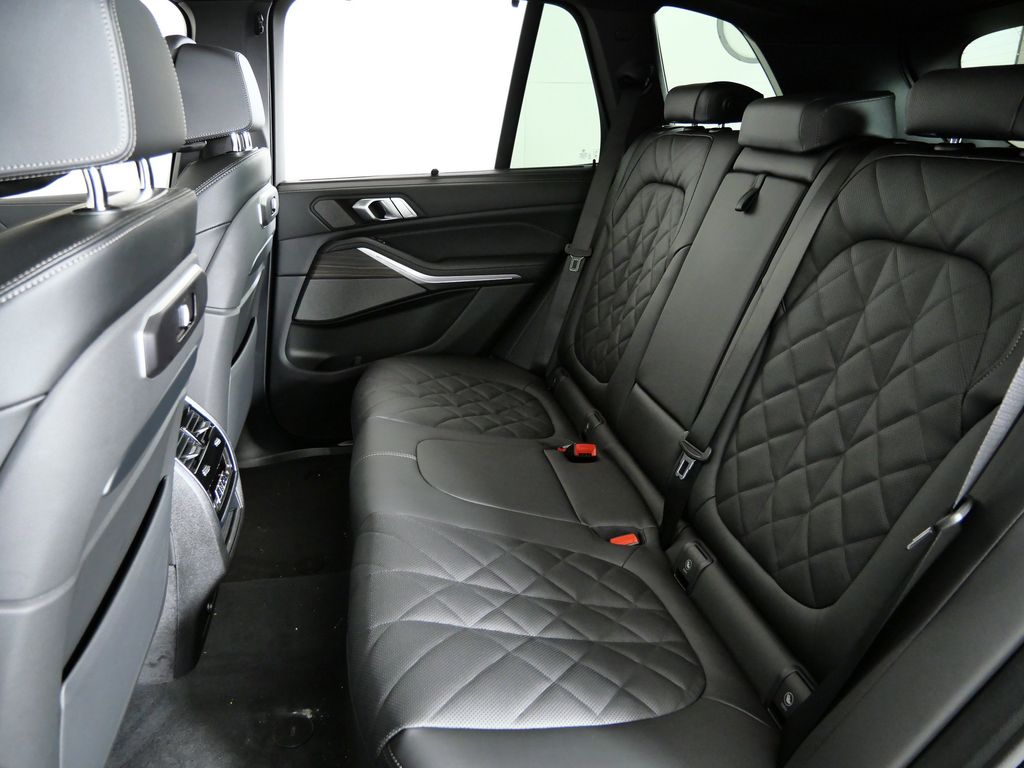 Thumbnail: 2026 BMW X5 - 33