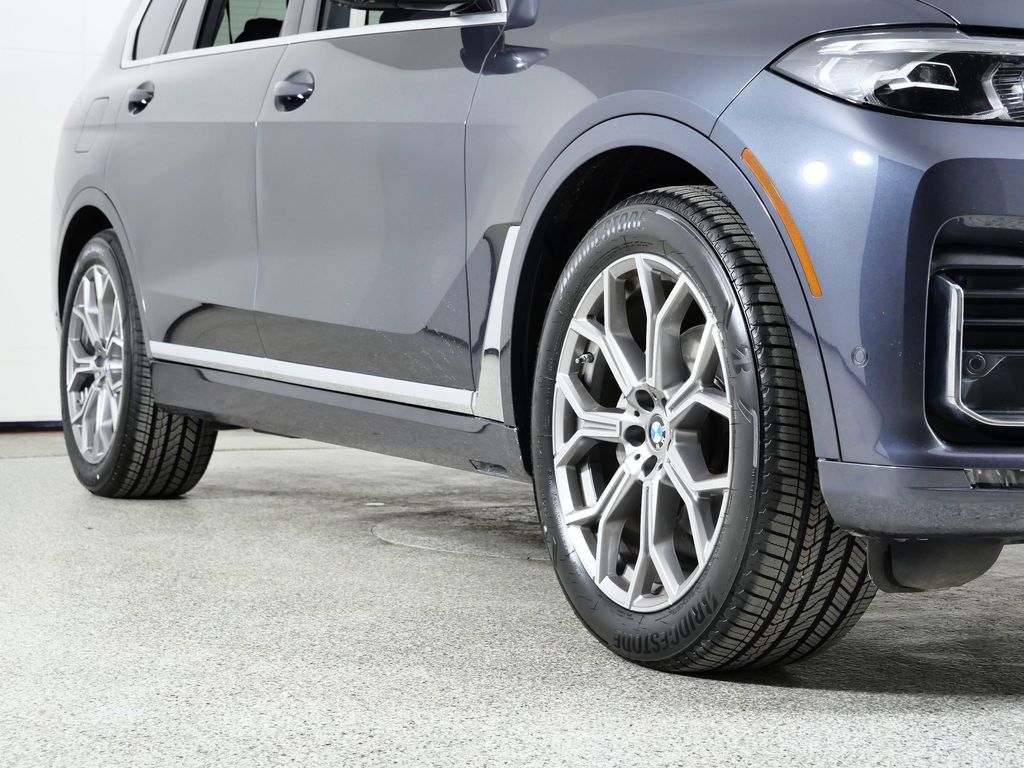 Thumbnail: 2022 BMW X7 - 7