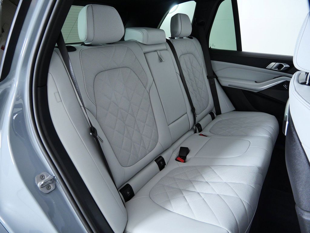 Thumbnail: 2026 BMW X5 - 23