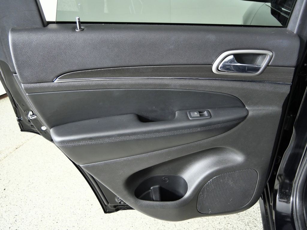 Thumbnail: 2018 Jeep Grand Cherokee - 30