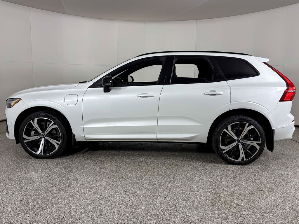 Thumbnail: 2022 Volvo XC60 - 6