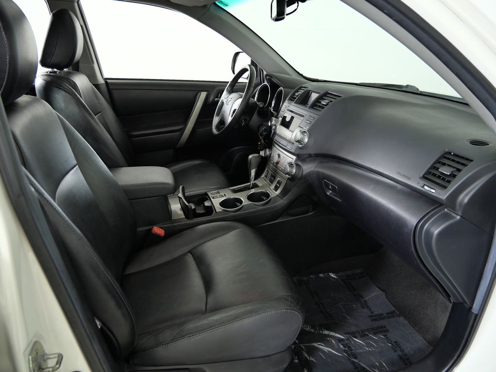 Thumbnail: 2011 Toyota Highlander - 21