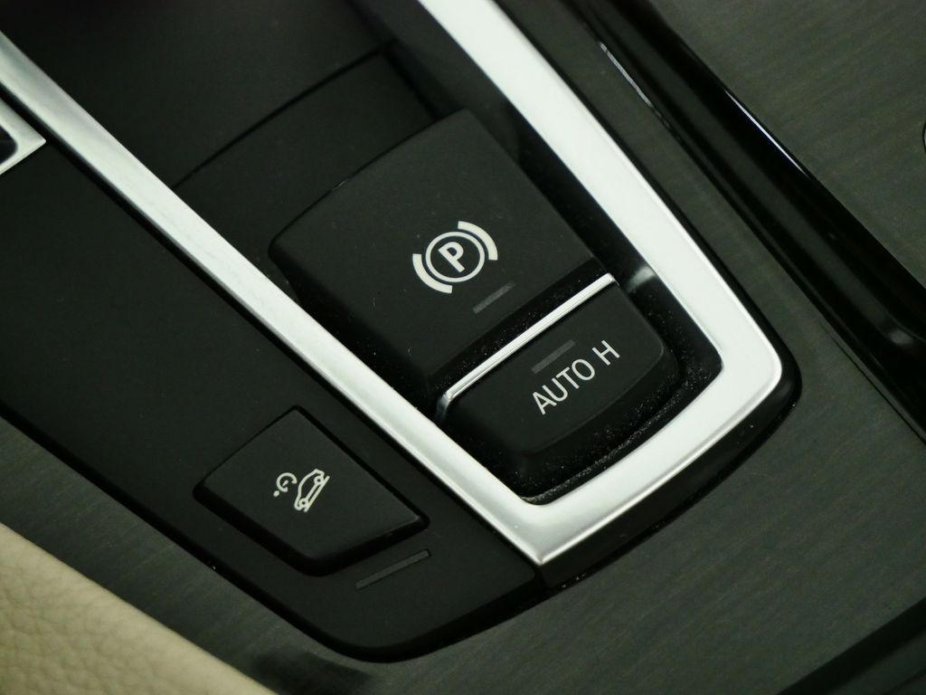 Thumbnail: 2013 BMW 5 Series - 47