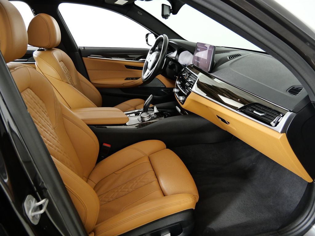 Thumbnail: 2021 BMW 5 Series - 21