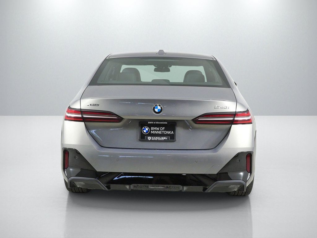 Thumbnail: 2027 BMW 5 Series - 10
