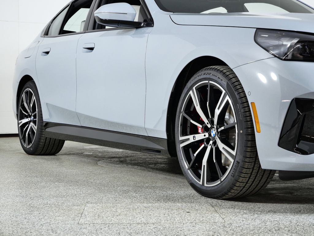 Thumbnail: 2026 BMW 5 Series - 6