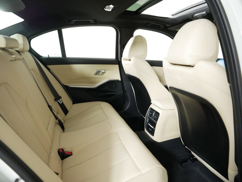 Thumbnail: 2025 BMW 3 Series - 25