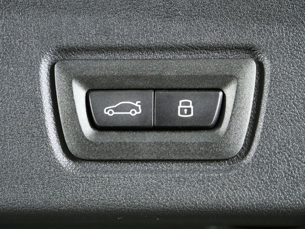 Thumbnail: 2025 BMW i4 - 28