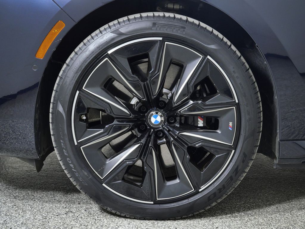 Thumbnail: 2023 BMW i7 - 18