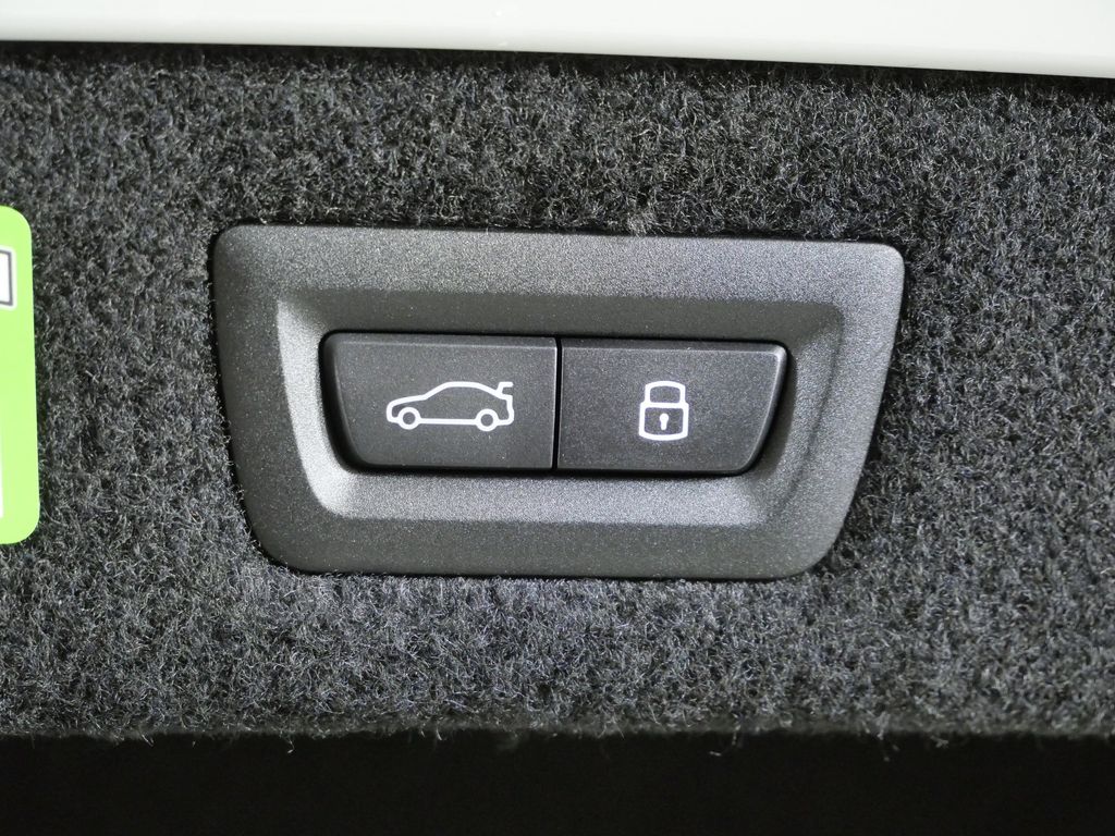 Thumbnail: 2026 BMW 8 Series - 28