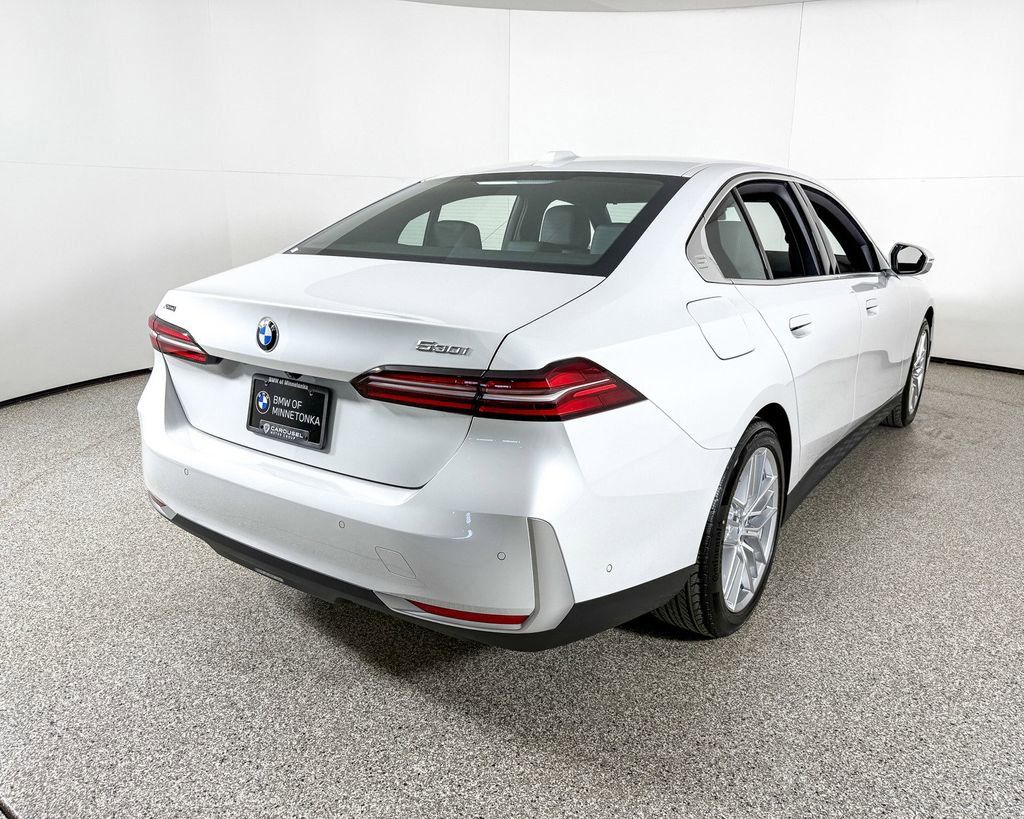 Thumbnail: 2025 BMW 5 Series - 4