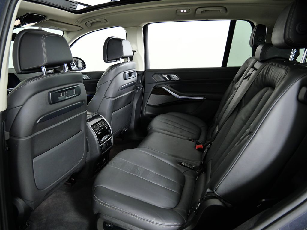 Thumbnail: 2019 BMW X7 - 32