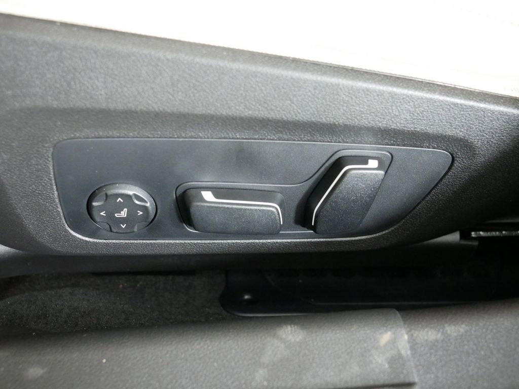 Thumbnail: 2025 BMW 3 Series - 37