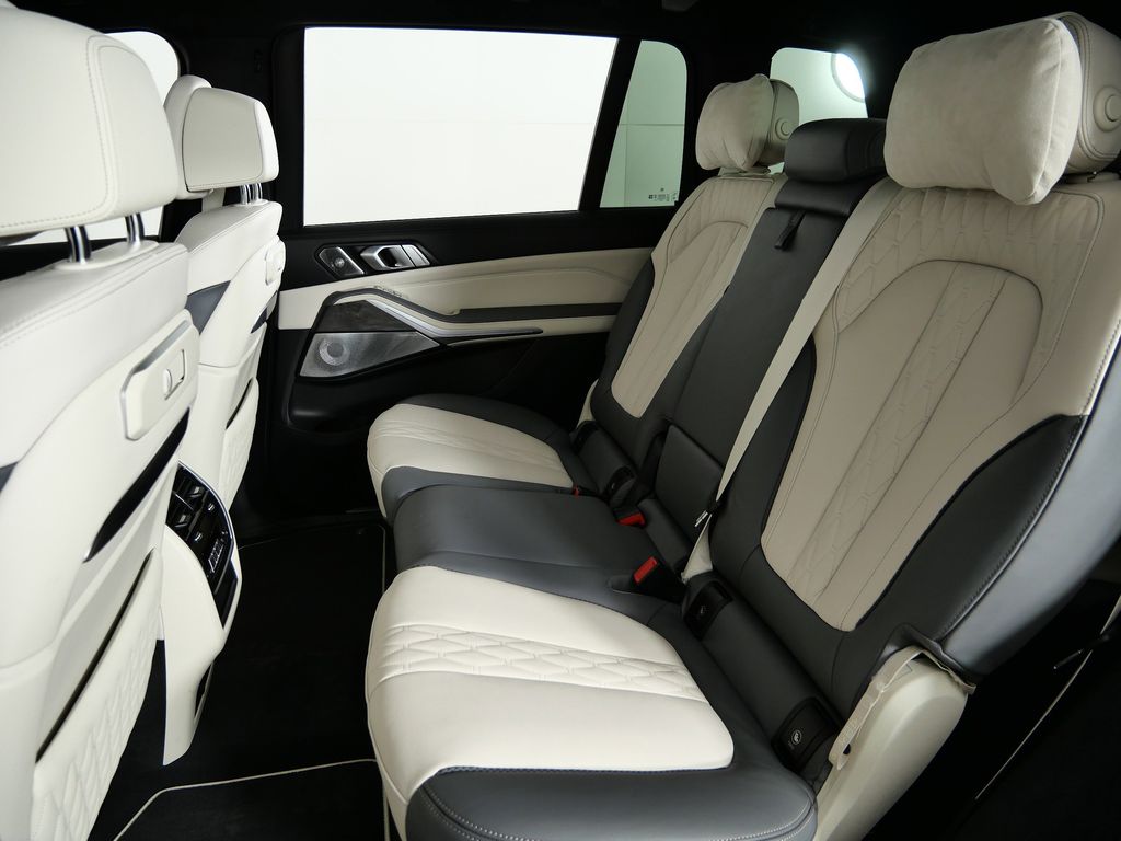 Thumbnail: 2023 BMW X7 - 40