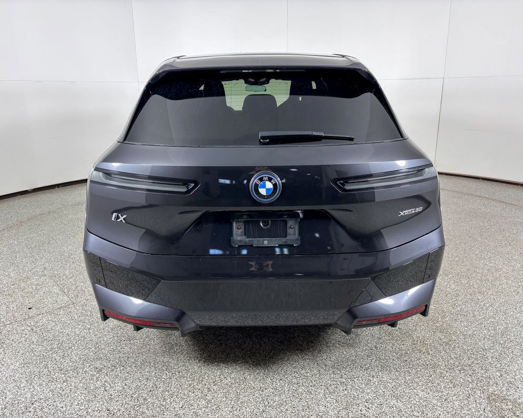 Thumbnail: 2023 BMW iX - 7