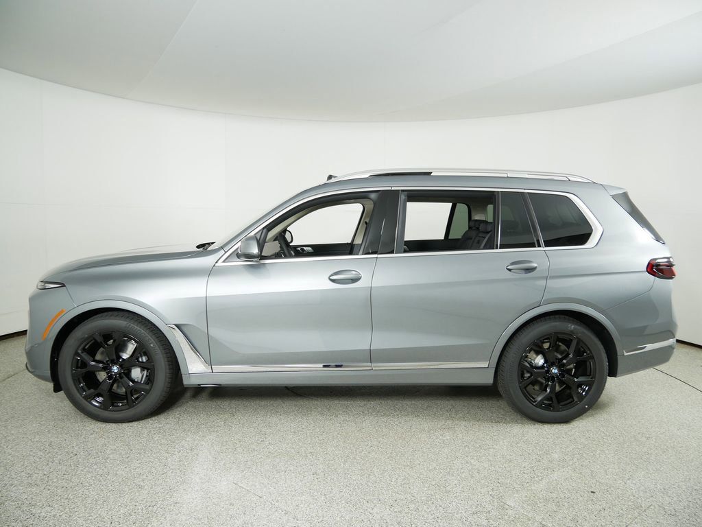Thumbnail: 2026 BMW X7 - 16