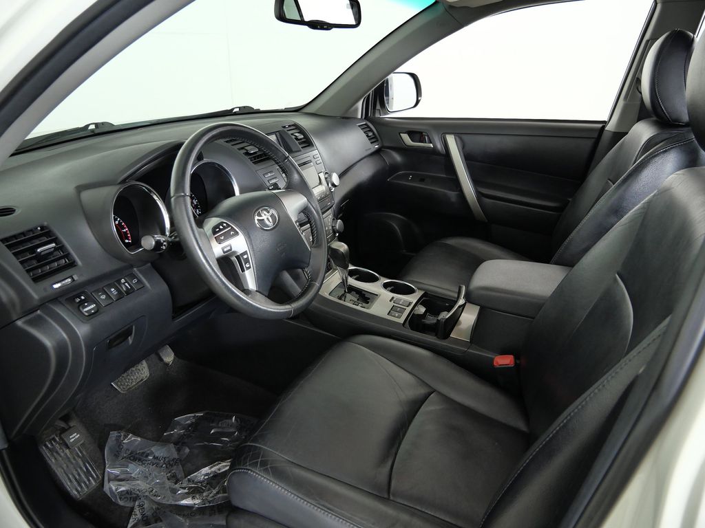 Thumbnail: 2011 Toyota Highlander - 33