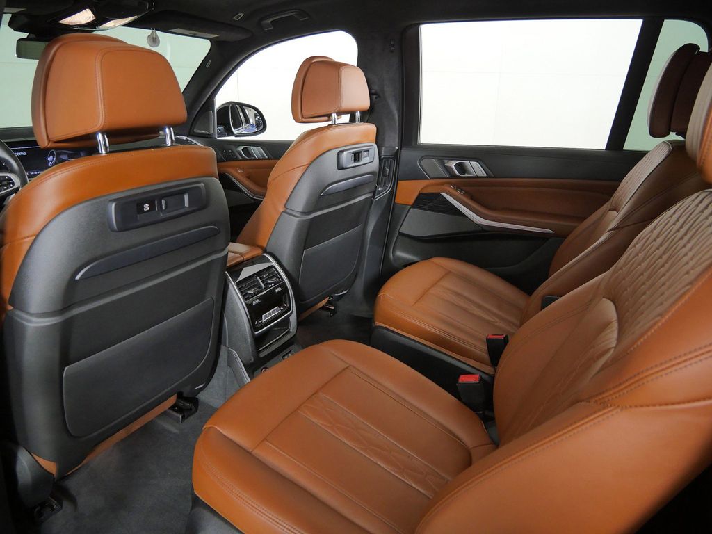 Thumbnail: 2021 BMW X7 - 35