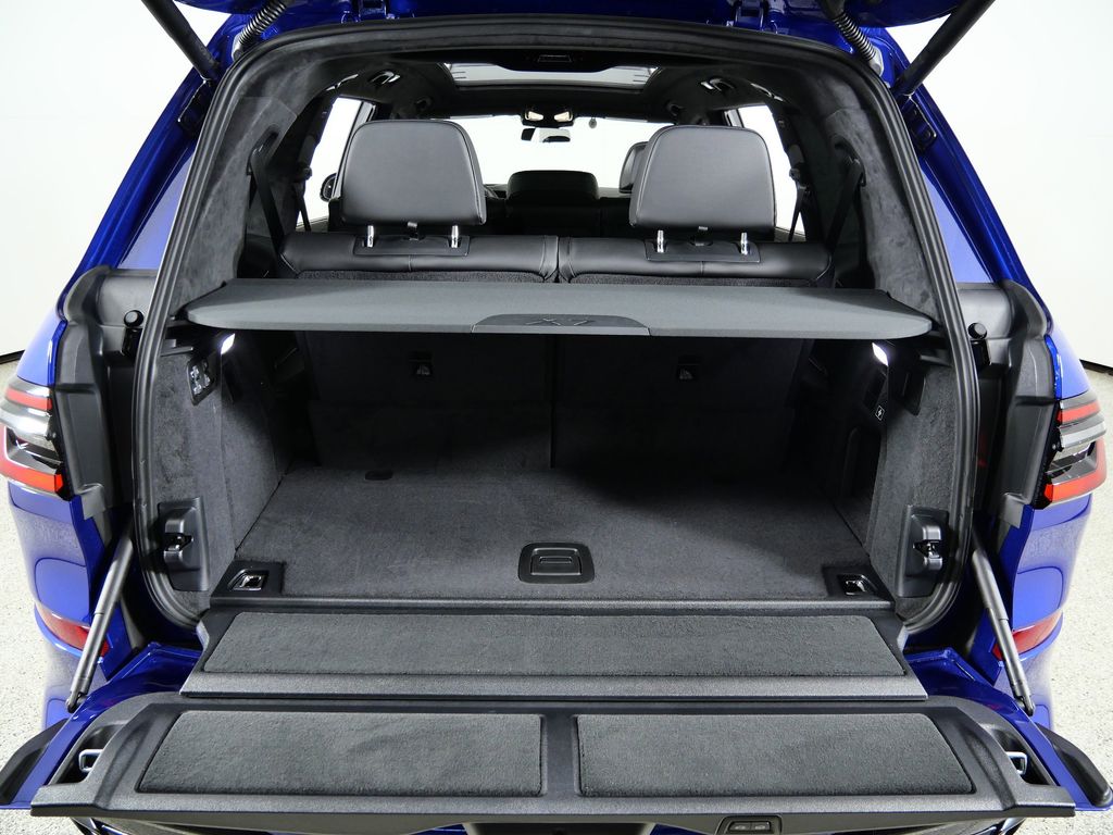 Thumbnail: 2026 BMW X7 - 30