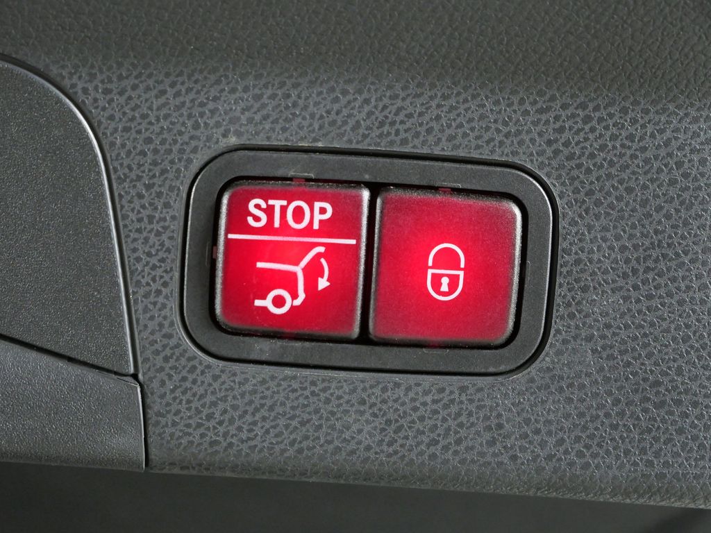 Thumbnail: 2019 Mercedes-Benz GLC - 29