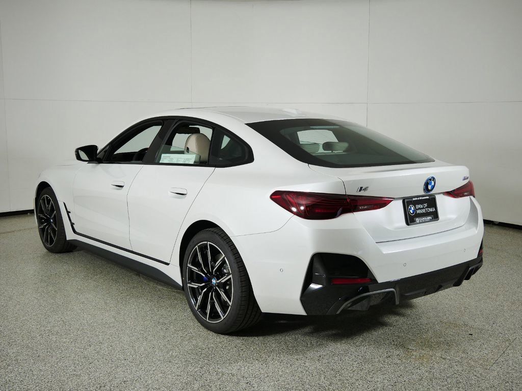 Thumbnail: 2025 BMW i4 - 17