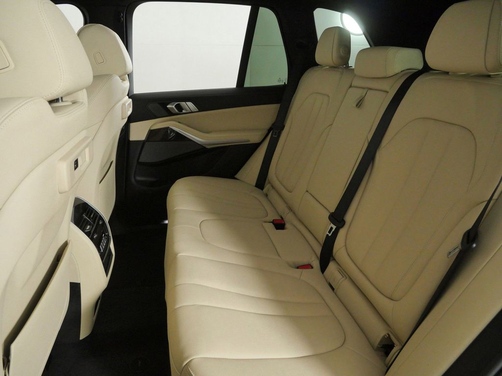 Thumbnail: 2021 BMW X5 - 32