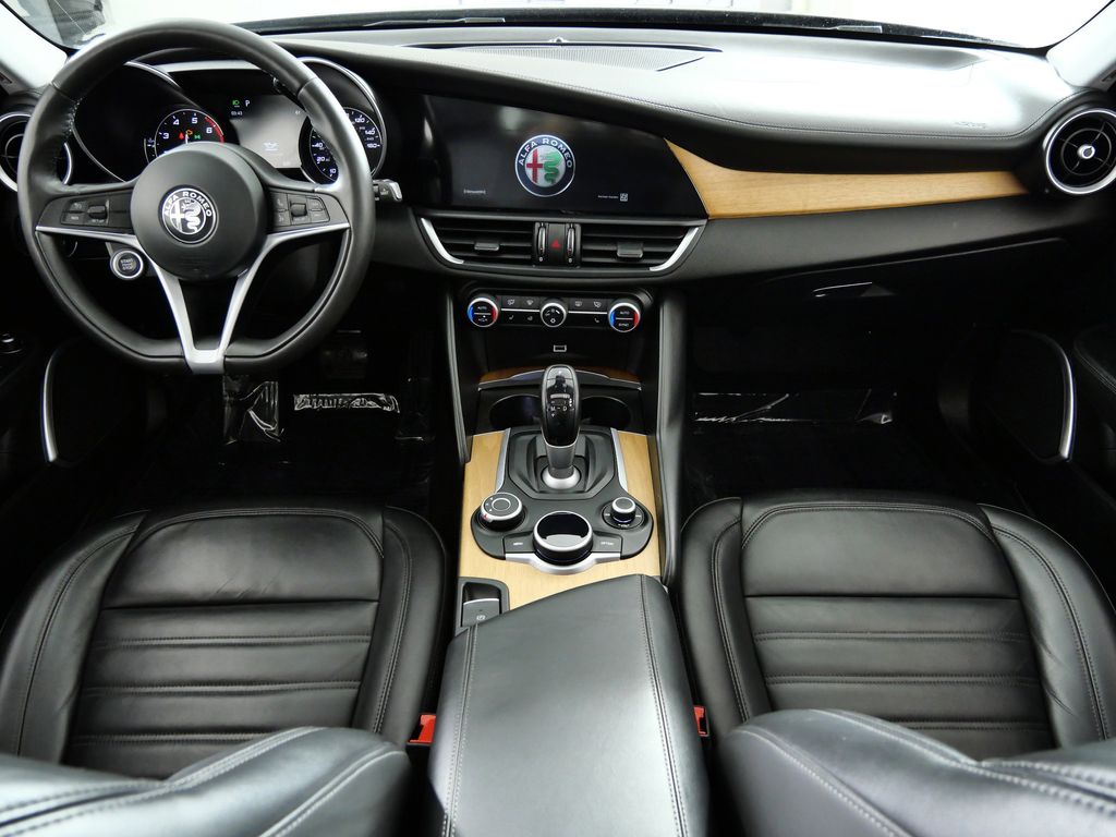 Thumbnail: 2017 Alfa Romeo Giulia - 6