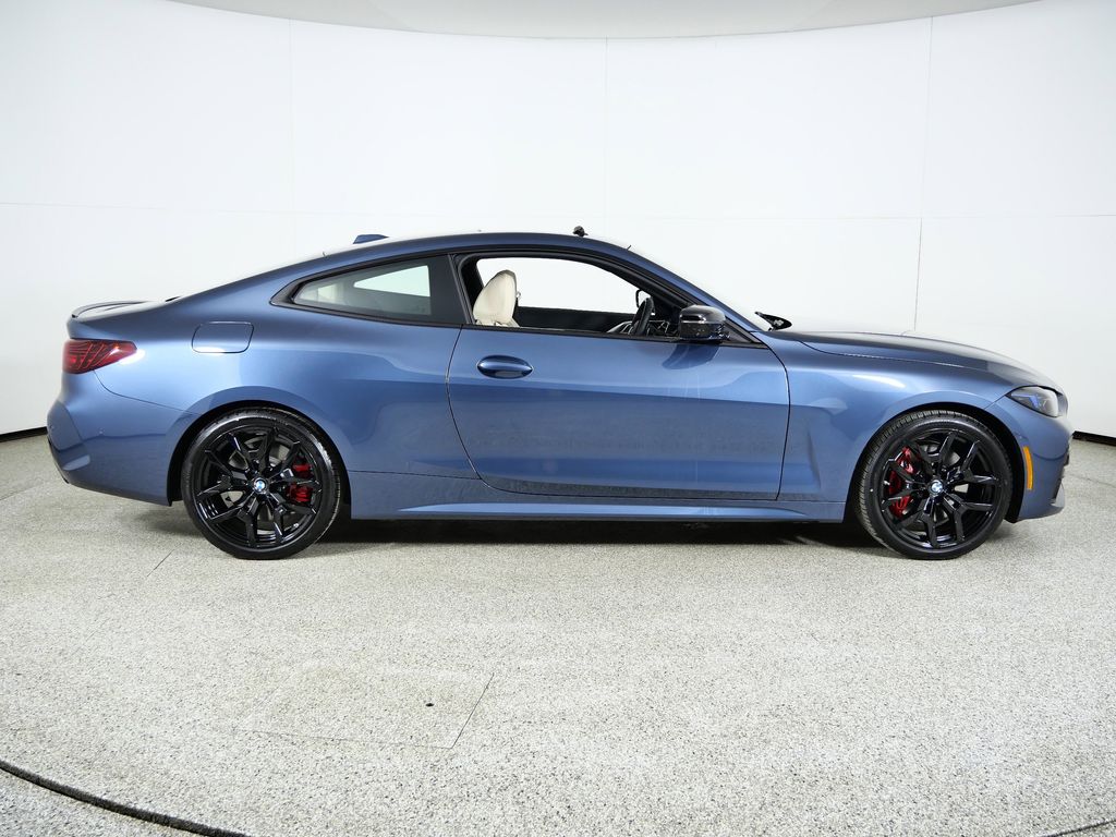 Thumbnail: 2025 BMW 4 Series - 10