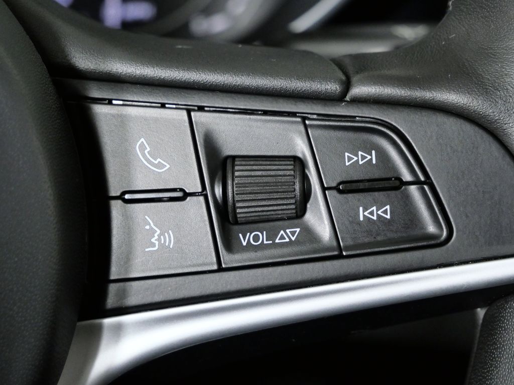 Thumbnail: 2017 Alfa Romeo Giulia - 41