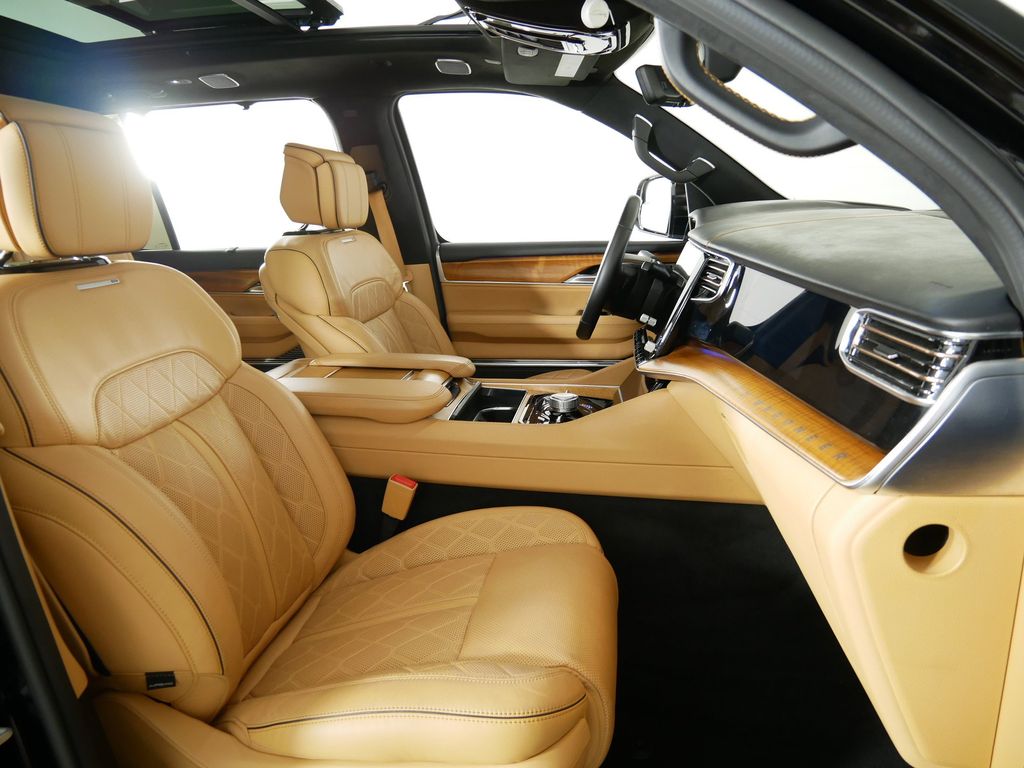 2022 Jeep Grand Wagoneer Series III 22