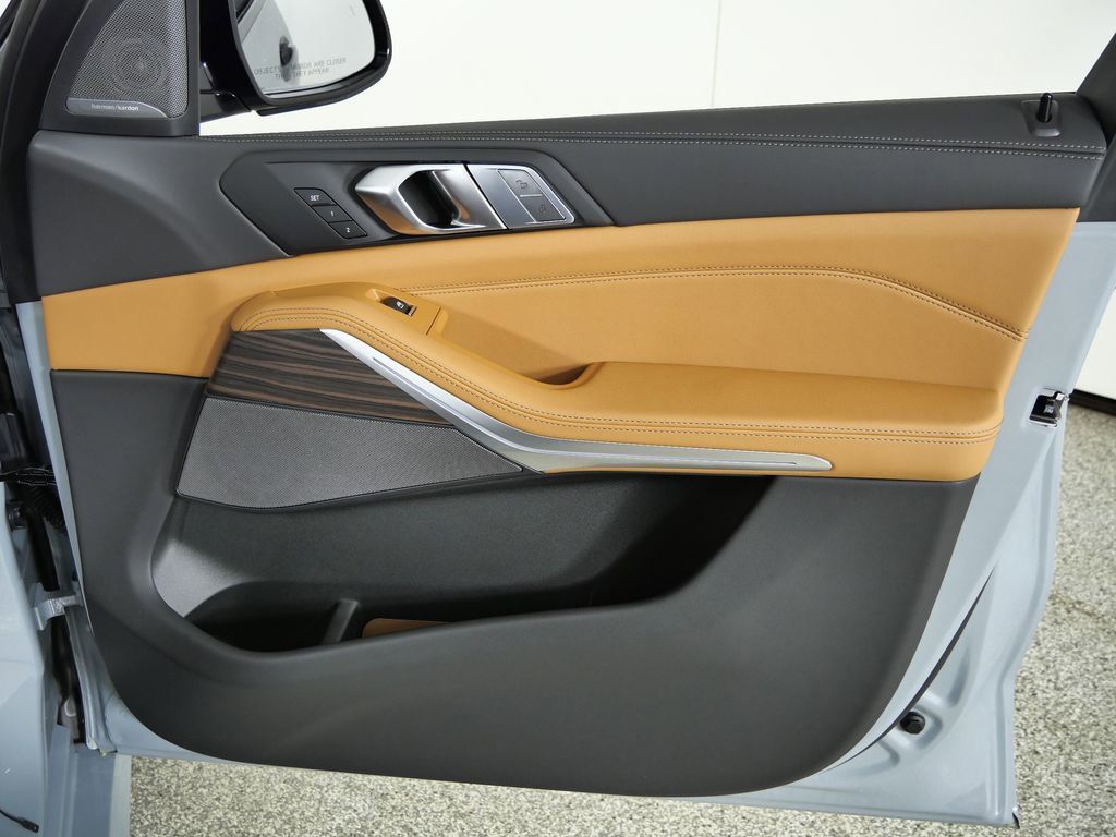 Thumbnail: 2026 BMW X7 - 21