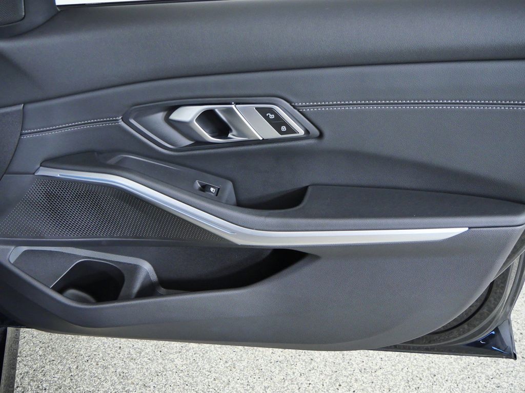 Thumbnail: 2023 BMW 3 Series - 26