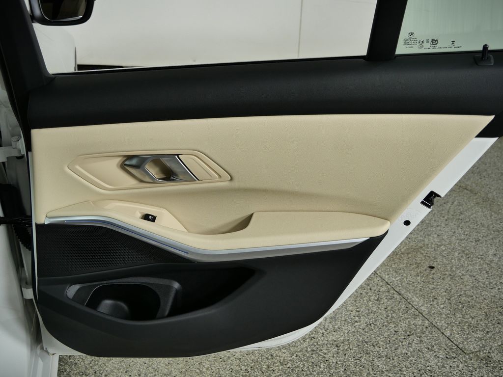 Thumbnail: 2025 BMW 3 Series - 29