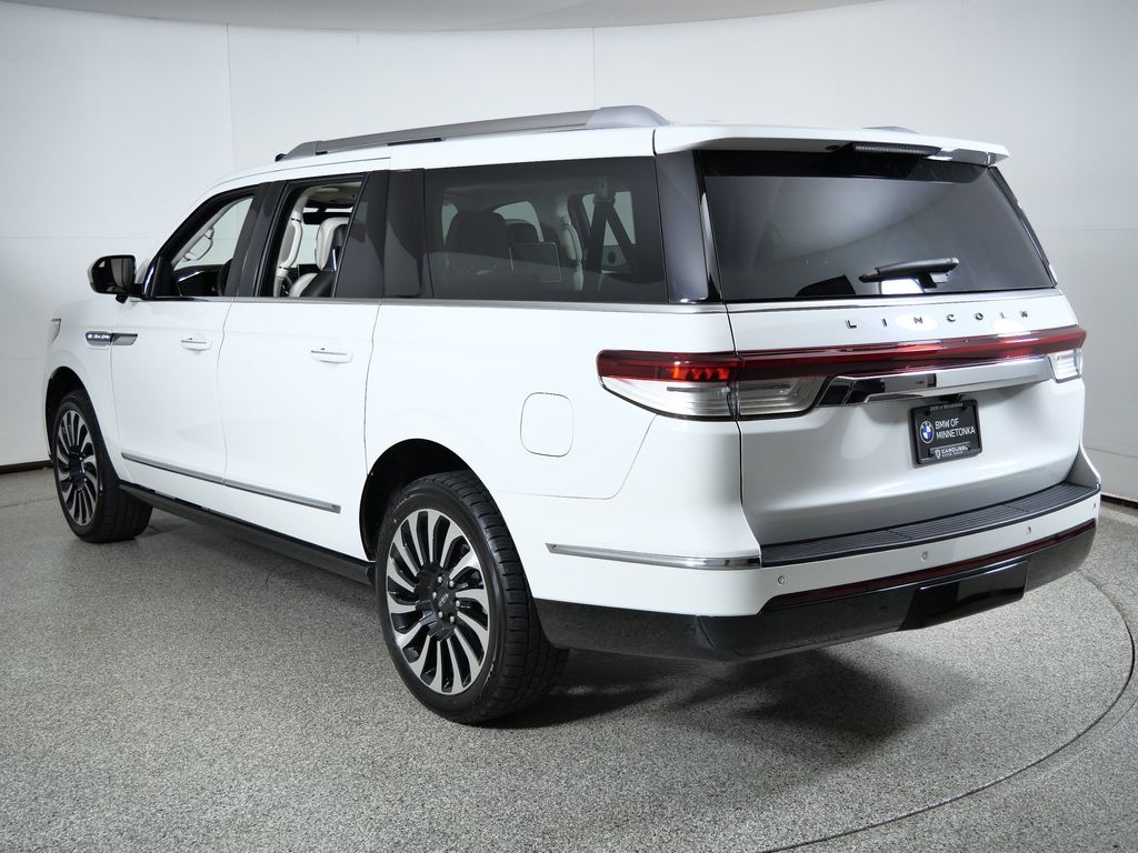 Thumbnail: 2023 Lincoln Navigator L - 15