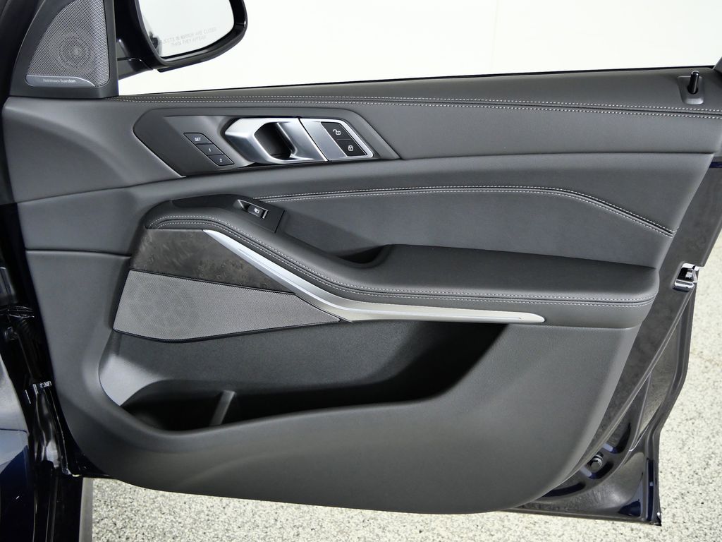 Thumbnail: 2026 BMW X7 - 19