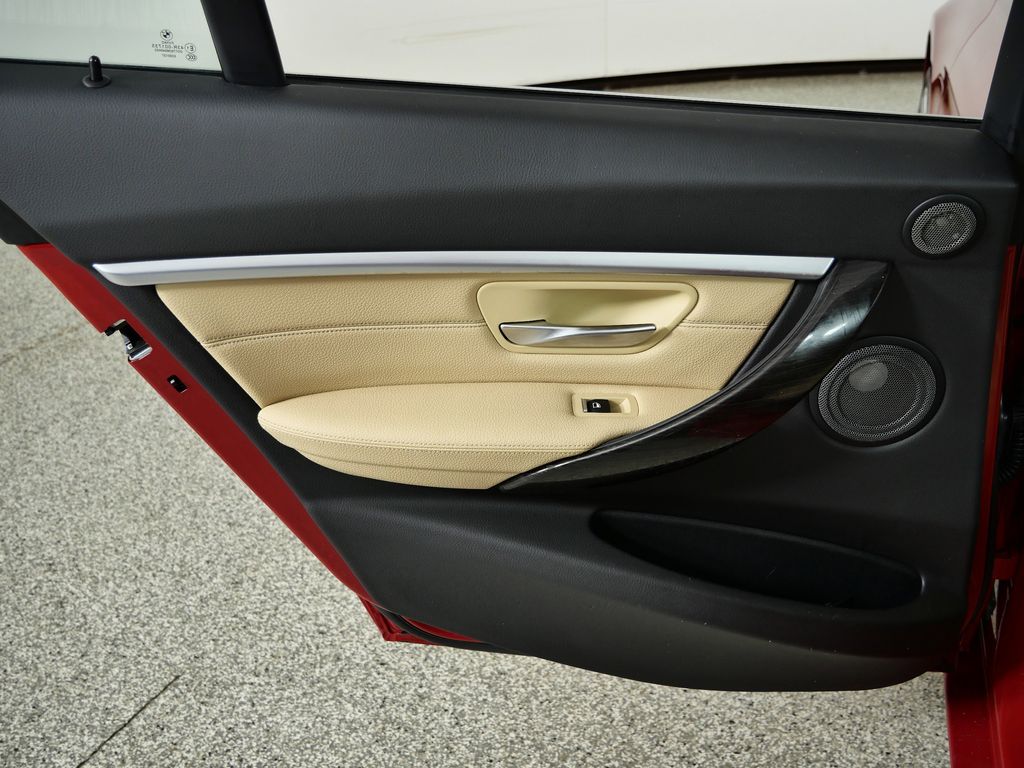 Thumbnail: 2017 BMW 3 Series - 29