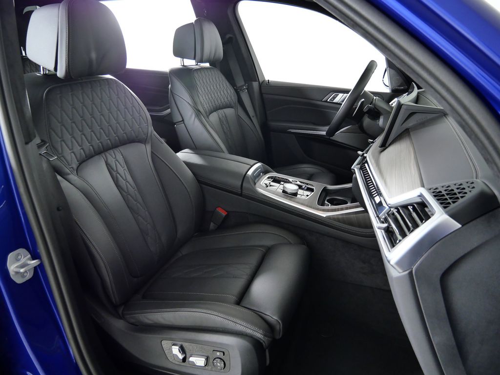 Thumbnail: 2025 BMW X7 - 26