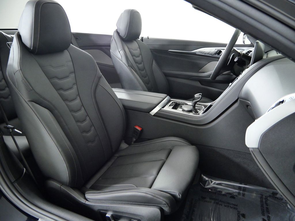 Thumbnail: 2025 BMW 8 Series - 26