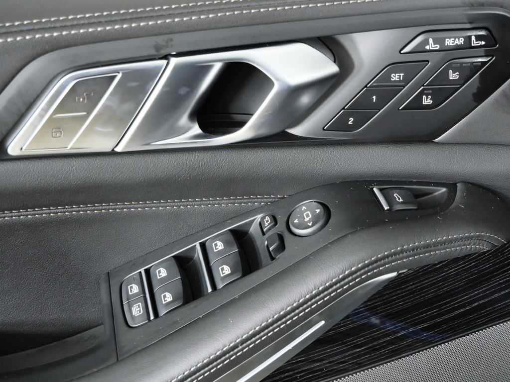 Thumbnail: 2026 BMW X7 - 39