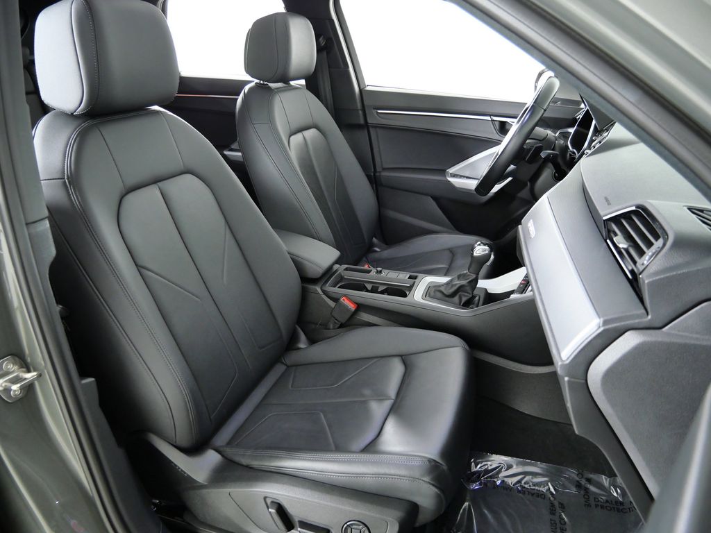 Thumbnail: 2022 Audi Q3 - 22