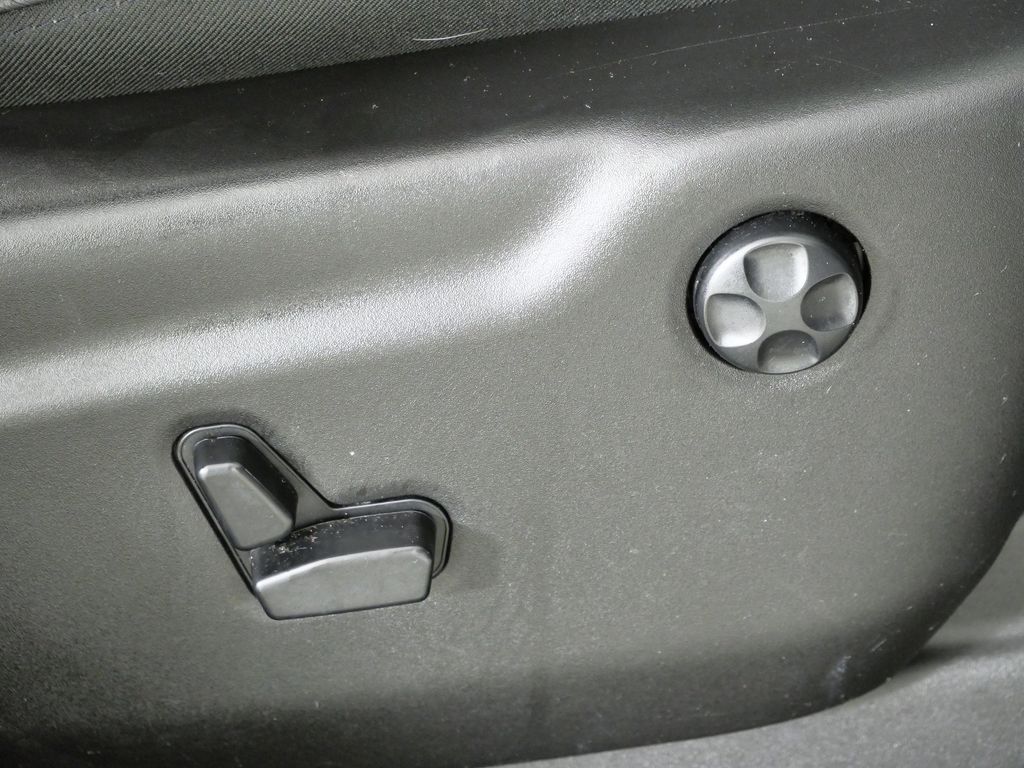 Thumbnail: 2018 Jeep Grand Cherokee - 23