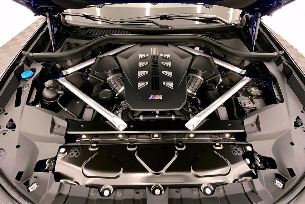 Thumbnail: 2026 BMW X7 - 9