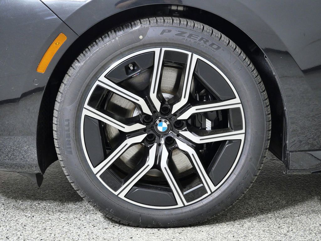 Thumbnail: 2026 BMW 7 Series - 17