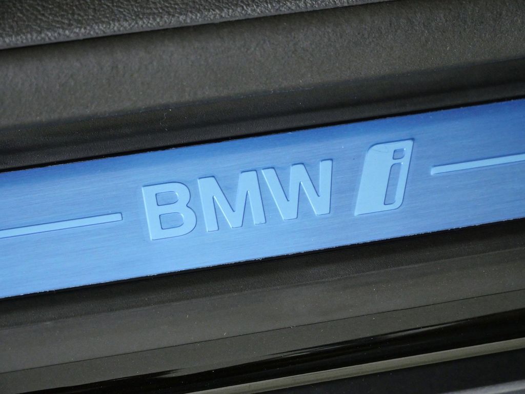 Thumbnail: 2026 BMW i4 - 23