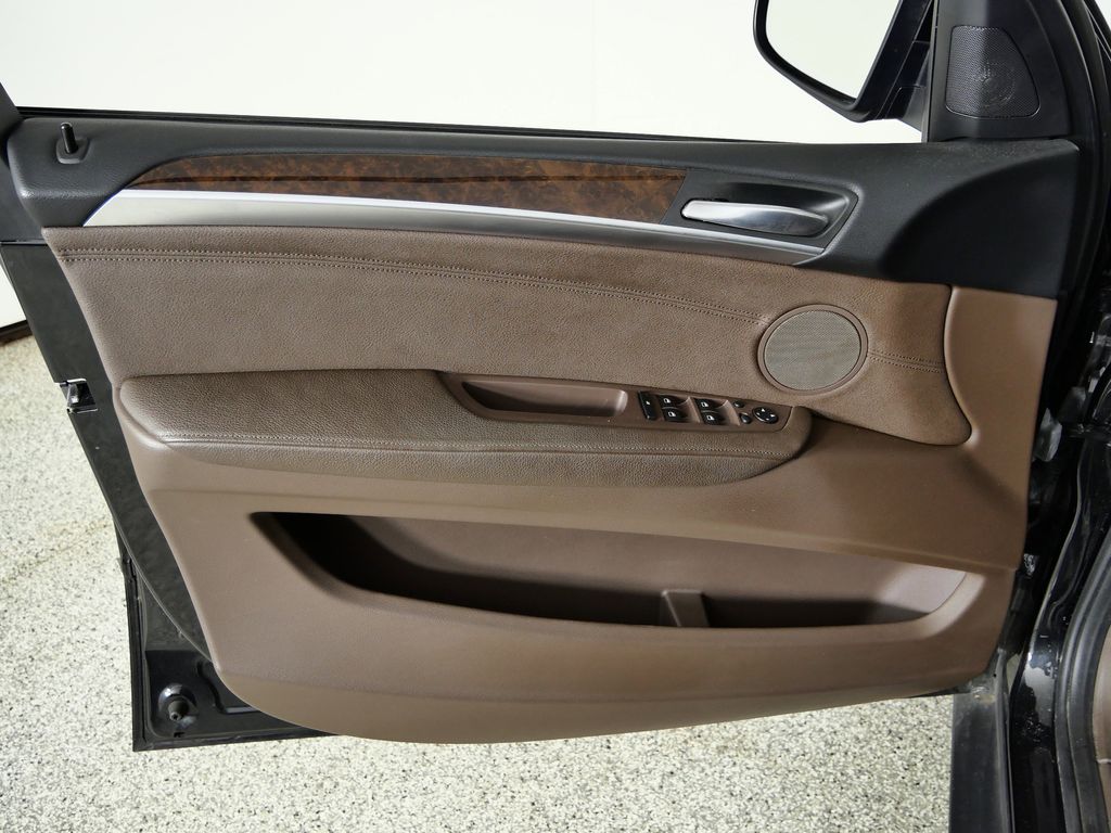 Thumbnail: 2013 BMW X5 - 33